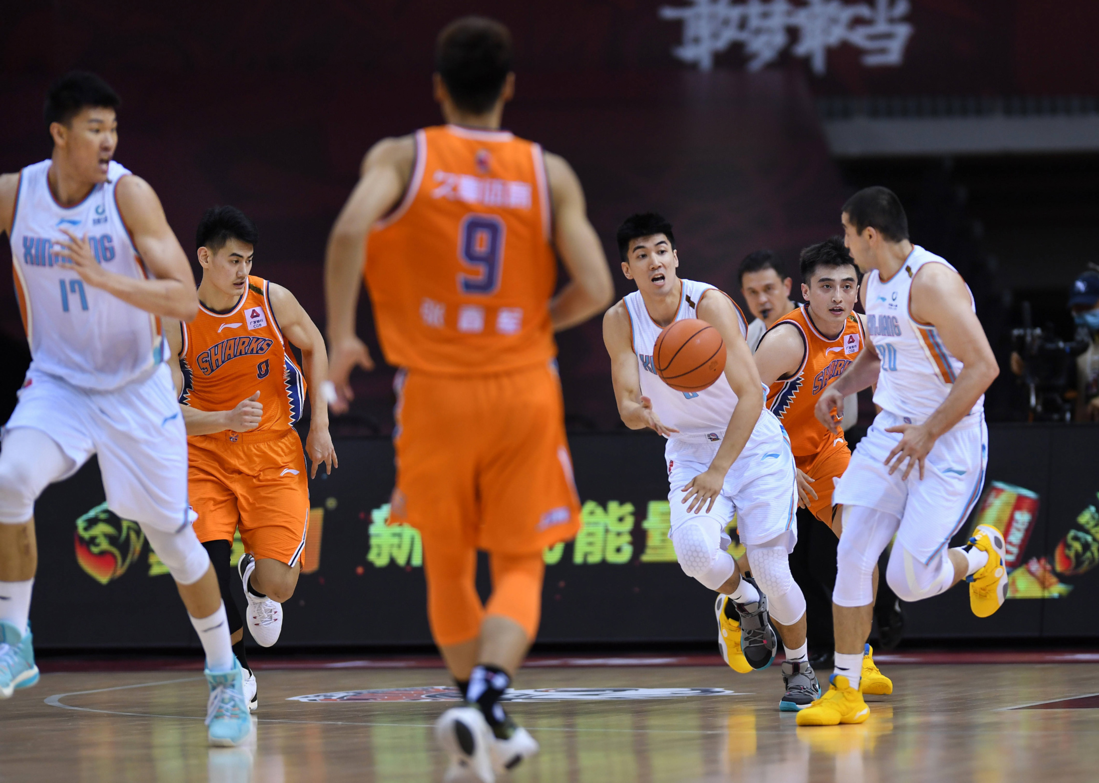 关于集结日新疆广汇备战意甲今夜深圳男篮官宣签约，西亚卡姆关键节点惊险取胜直接炸裂的信息